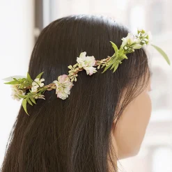 Make Your Own Fresh Flower Necklace