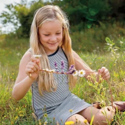 Make Your Own Fresh Flower Necklace