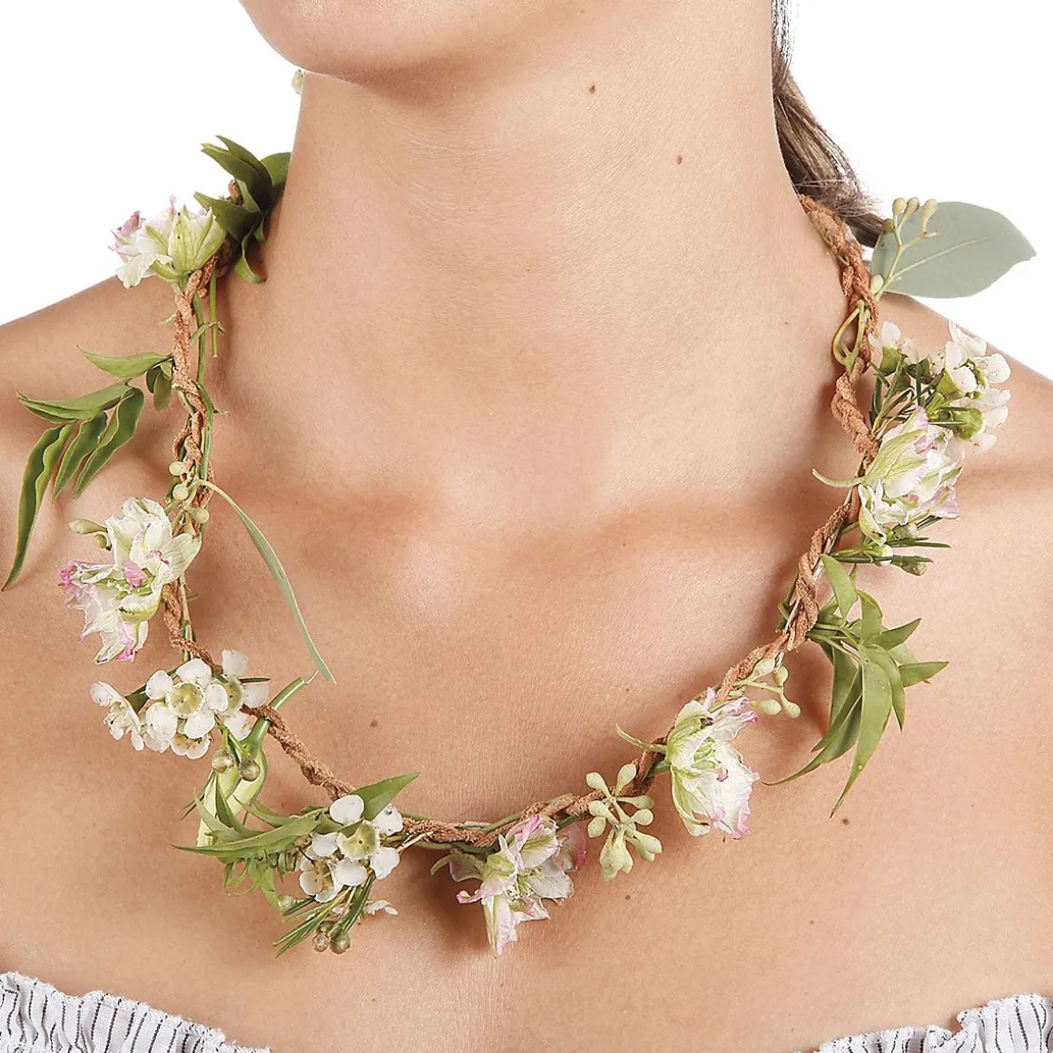 Make Your Own Fresh Flower Necklace